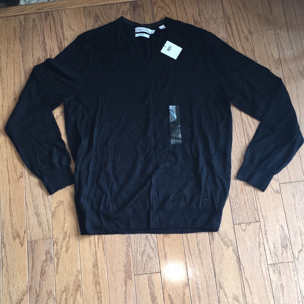 NWT Men’s Calvin Klein black v-neck sweater